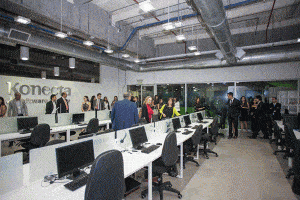 Konecta Software Factory fue visitada por las personas que acudieron a la inauguración.