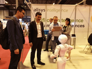 Pepper y Nao, presentaron sus habilidades para la comunicación en Global Robot Expo.