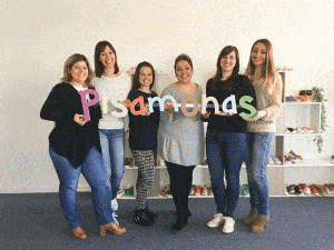 Parte del equipo de atención al cliente de Pisamonas.
