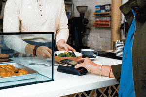 American Express ha anunciado que sus clientes ya pueden disfrutar del sistema de pago móvil Android Pay en España.