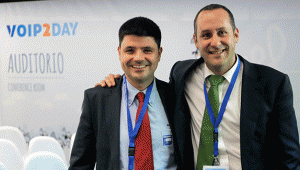Los dos representantes de las empresas organizadoras de VoIP2DAY.