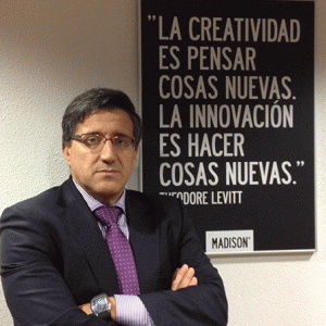 El artículo sobre la importancia de optimizar los procesos de la atención al cliente es Javier Brizuela, de Madison.