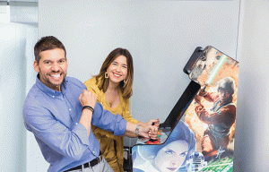 Sebastian Davidsohn, Sales & Marketing director EMEA de inConcert, y Andrea Gómez, directora de Marketing.