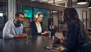 EPOS lanza cuatro nuevos auriculares premium para el entorno laboral.
