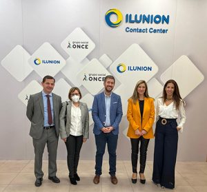 El viceconsejero de Presidencia de la Comunidad de Madrid con responsables de Ilunion.