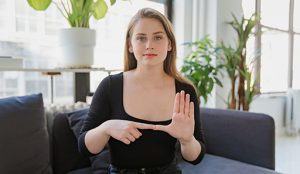 Atento ofrece un servicio para personas con discapacidad auditiva.